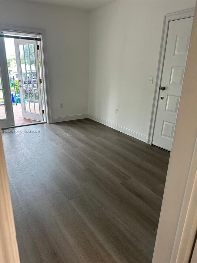 Photo - 312 SW 32nd Ave Unit 201