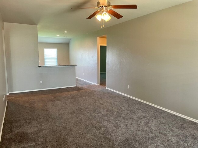 Photo - Great 4 Bedroom In Yukon Schools