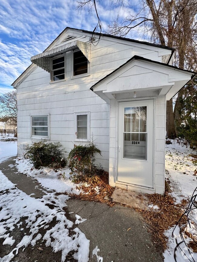 Building Photo - 804 Maple St Rental