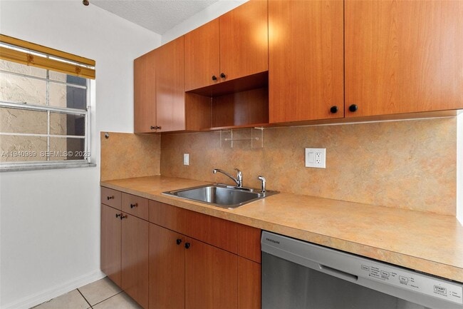 Photo - 4140 Woodside Dr Unit 105