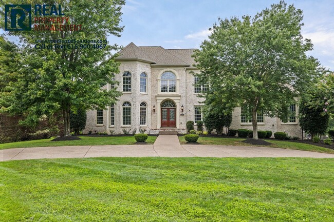 Beautiful Brentwood home with 4 car attach... - Beautiful Brentwood home with 4 car attach...