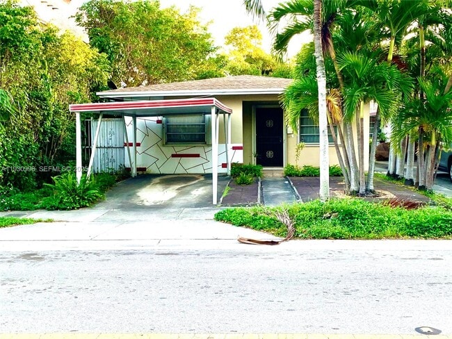 Building Photo - 2814 SW 7th St Unit 2814