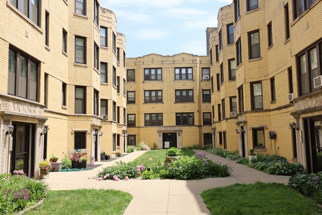 Photo - 3821 N Greenview Ave Condo Unit E4