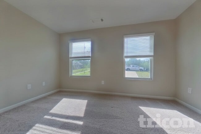 Photo - 561 Fairview Oak Pl
