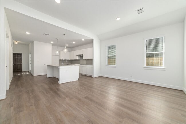 Photo - 919 Golden Willow Ln