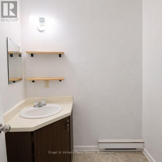 Photo - 100 Muskoka Rd N Unité 37