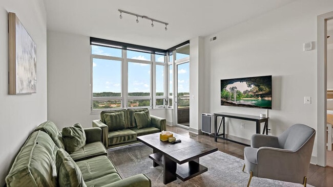 Building Photo - 1544 Spring Gate Dr. Unit ID1395460P