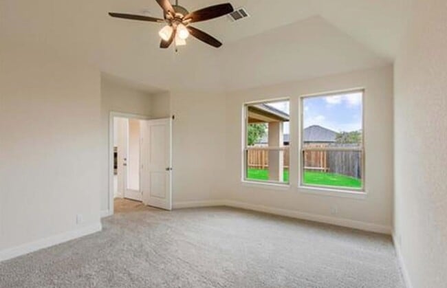 Photo - Beautiful Home 4BED/3BATH house for lease, located down the street from the Historic Gruene