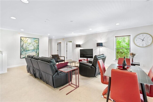 Photo - 4260 Beverly Ln NE