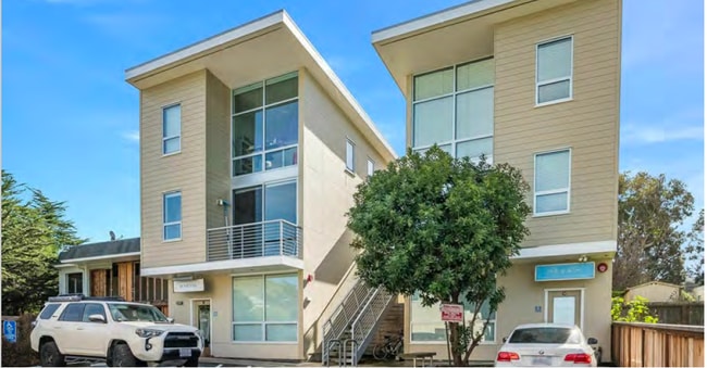 Building Photo - The Gem of Pacifica Unit D