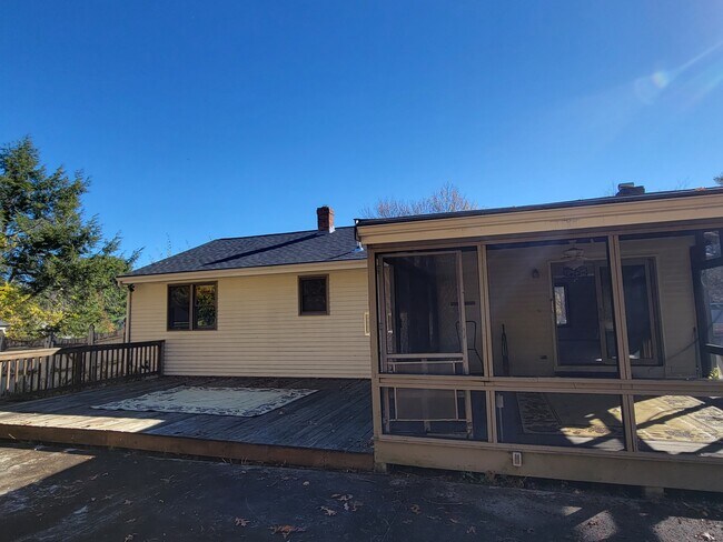 Photo - 8 Pine Tree Dr