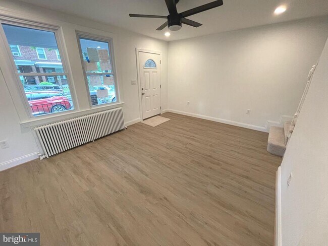 Photo - 1718 Lang Pl NE