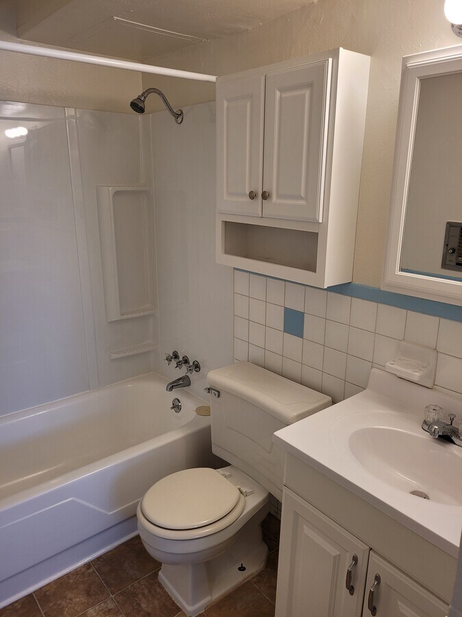 Photo - Sutton-Elm Apartments