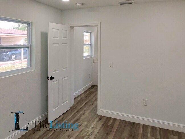 Photo - 804 SE 5th St