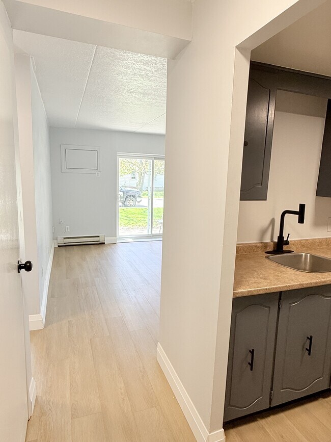 Photo - 4 Dufferin St Unit 103