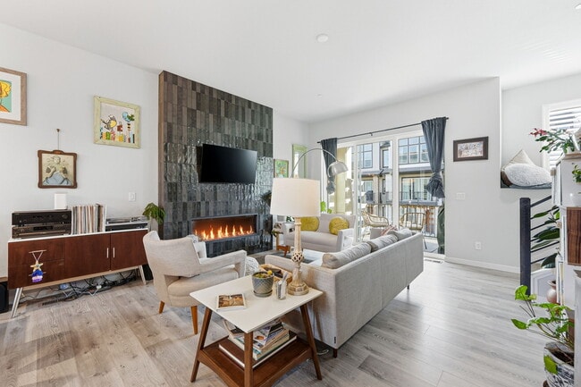 Photo - 2272 Old Rail Wy