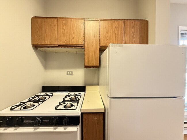 Photo - 644 W Barry Ave Unit J06W