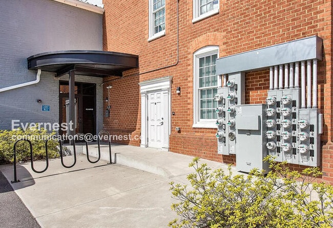 Building Photo - 6 S Harvie St Rental