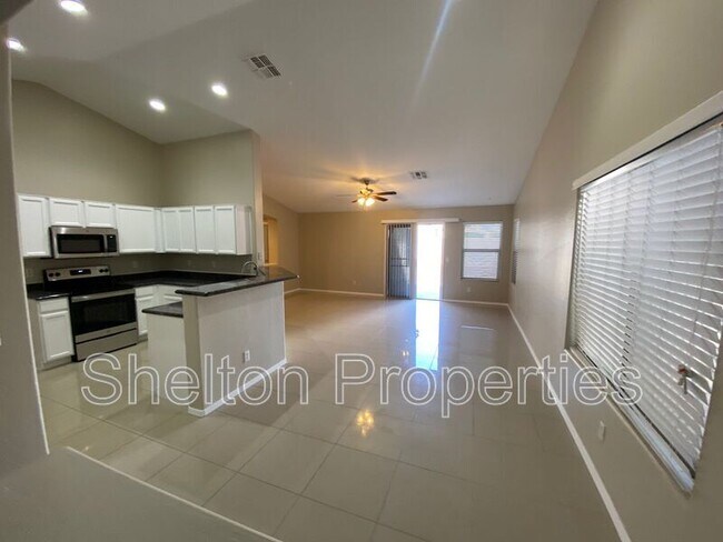 Photo - 10834 W Wilshire Dr