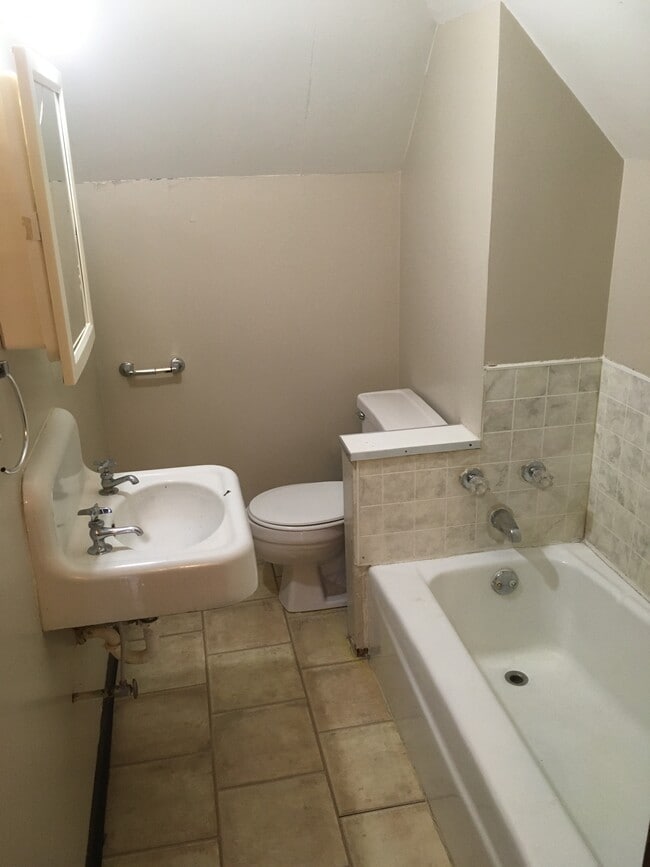 Photo - 1569 1st Ave SE