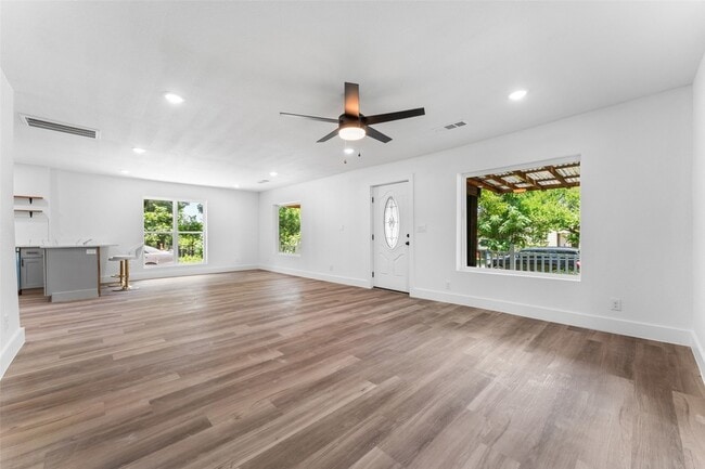 Photo - 2730 Gladstone Dr