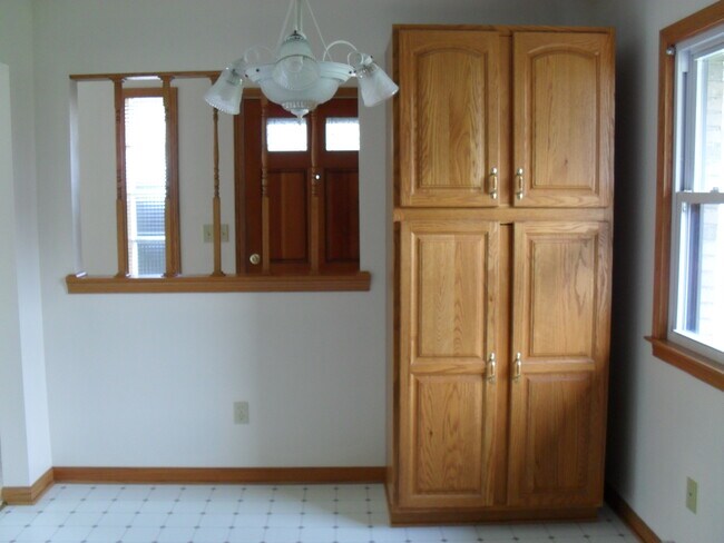 Dining Nook - 1435 W Bolivar Ave