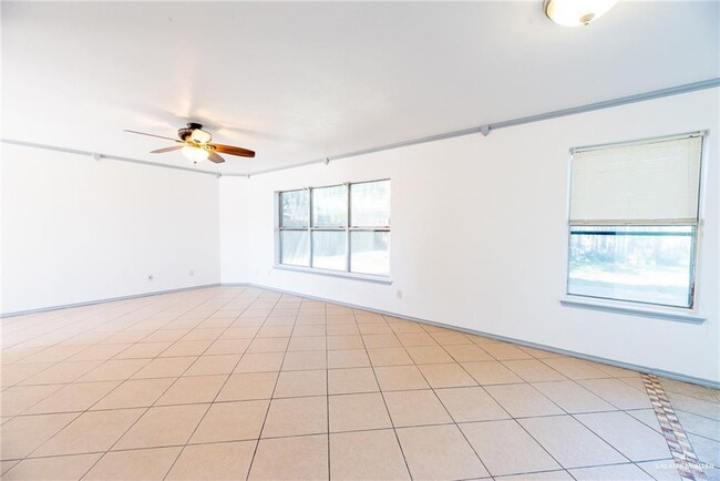 Photo - 14 W 40th St