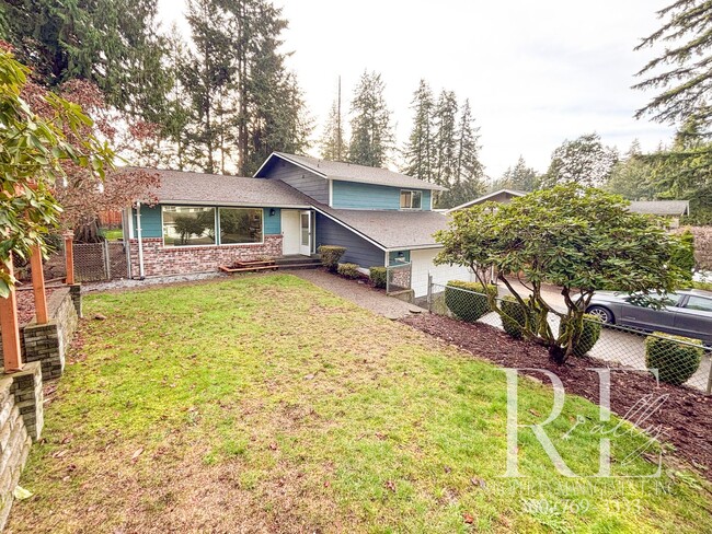 Spacious Tri-Level Home with Modern Update... - Spacious Tri-Level Home with Modern Update...