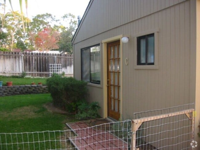 Building Photo - 480 Kentucky St Unit C Rental