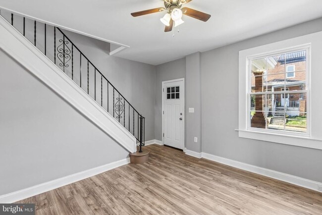 Photo - 625 Savage St