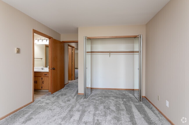 2BR, 2BA - Terrace