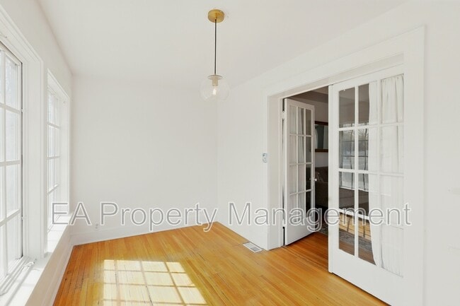 Photo - 223 Edith Blvd SE