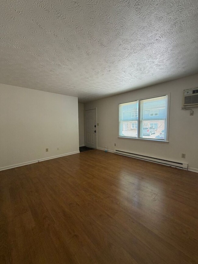 Photo - FIRST MONTH HALF OFF - 2 Bedroom in Versailles Unit 11