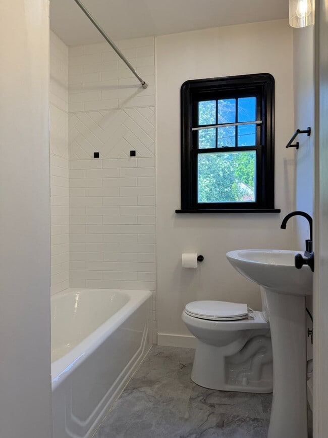 Photo - 5 Bedroom 3 Bathroom Southhill Home for Rent