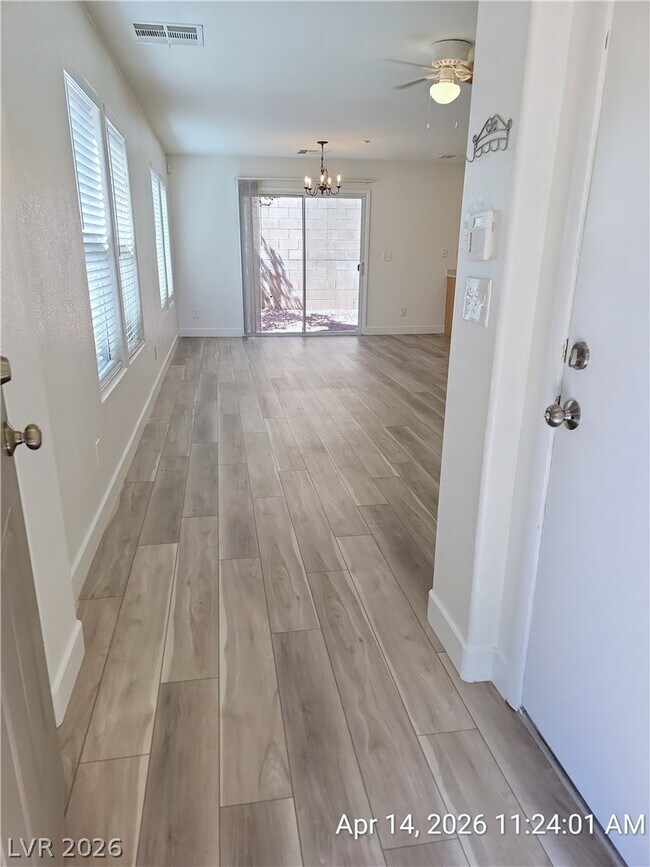 Photo - 661 Monument Point St