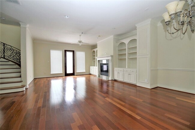 Photo - 707 Welch St