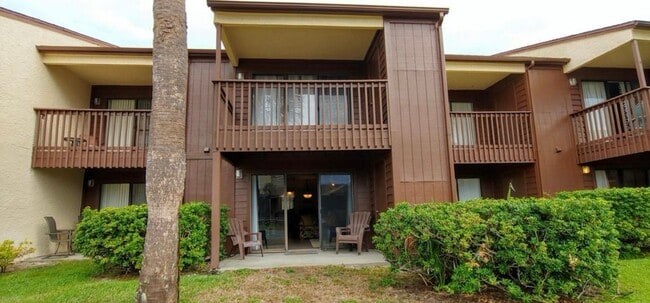 Building Photo - 2 BR and 2 Baths overlooking the Tennis Court