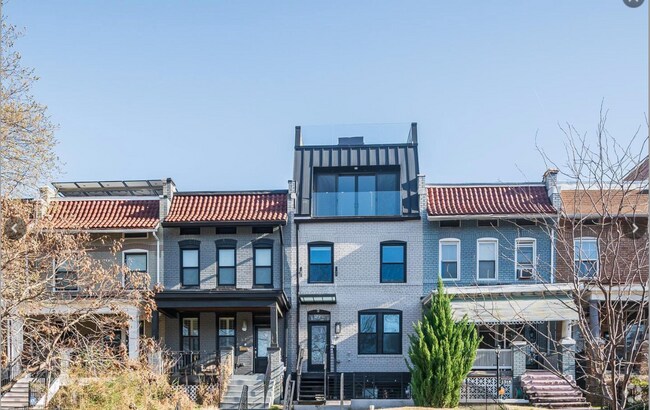 Building Photo - 2 Bedroom 2.5 Bathroom Penthouse with Park...
