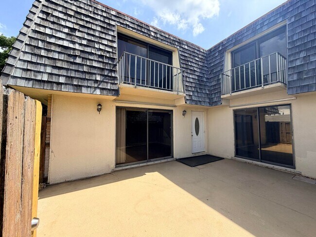 Photo - 37 Lake Arbor Dr