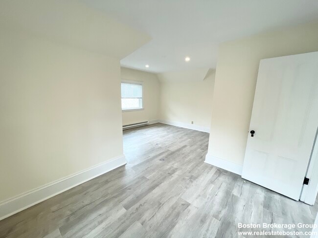 Photo - 72 Roseclair St
