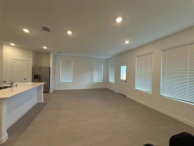 Photo - 928 Sugarberry St