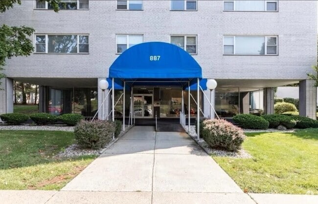 Building Photo - 887 Farmington Ave Unit 1E Rental