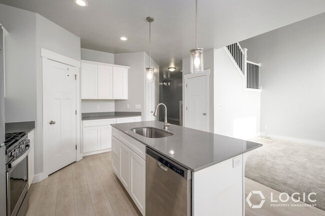 Photo - Gorgeous Townhome in Great Location!