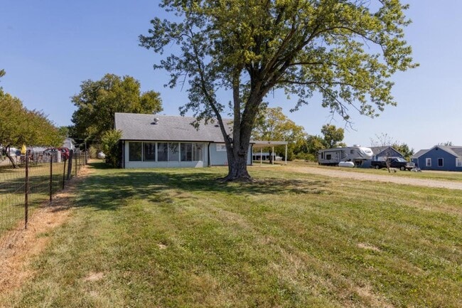 Photo - 810 Woodbine Rd