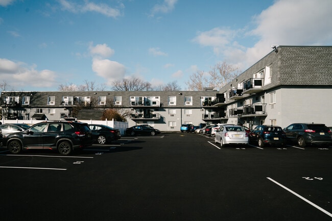 Cadillac Manor