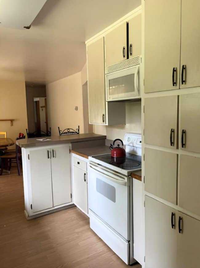 Photo - Charming Fully Furnished 3 Bedroom, 1.5 Bath Home – Dog Friendly!