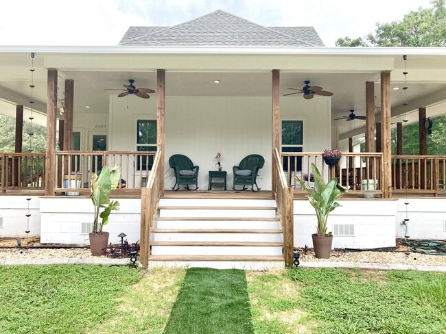 Building Photo - Tranquil Porch Retreat