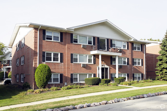 Colonial Court Apartments - Colonial Court Apartments