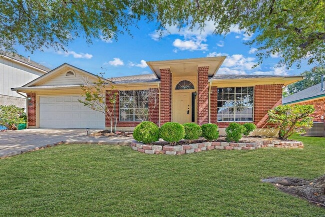 1208 Lochaline Loop