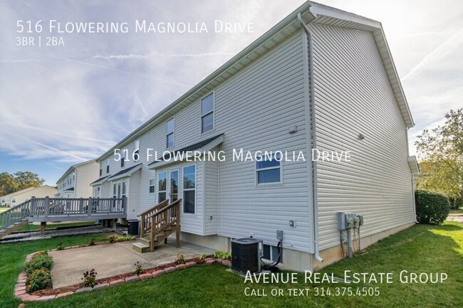 Bright End-Unit Townhome in Magnolia Village! - Bright End-Unit Townhome in Magnolia Village!